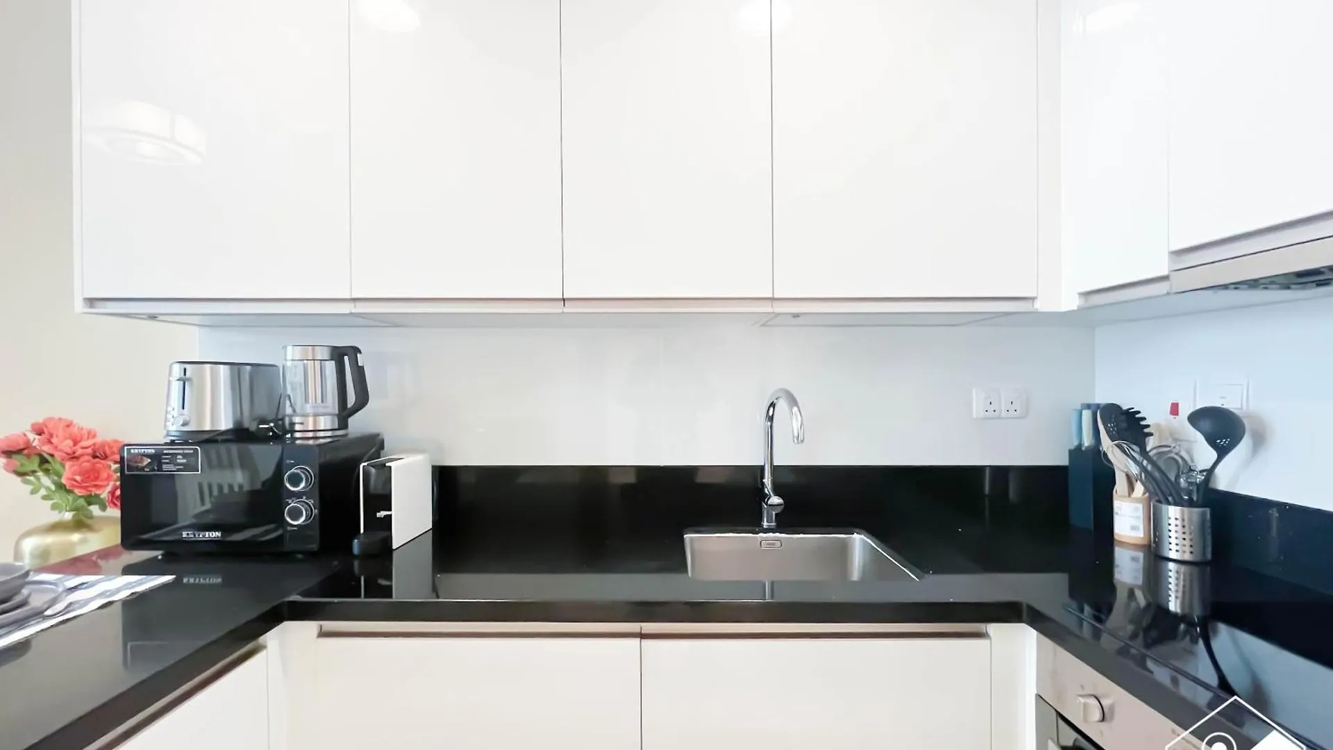 Business Bay 2Br In Amna Tower & Canal Views Dubaj