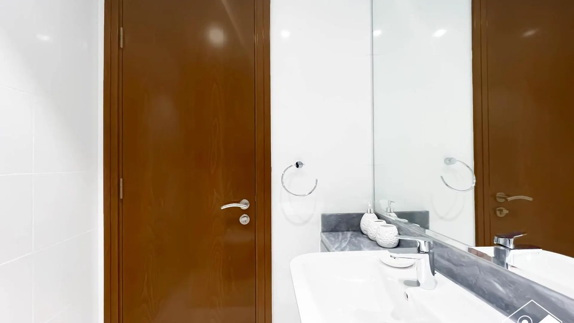 Apartmán Business Bay 2Br In Amna Tower & Canal Views Dubaj