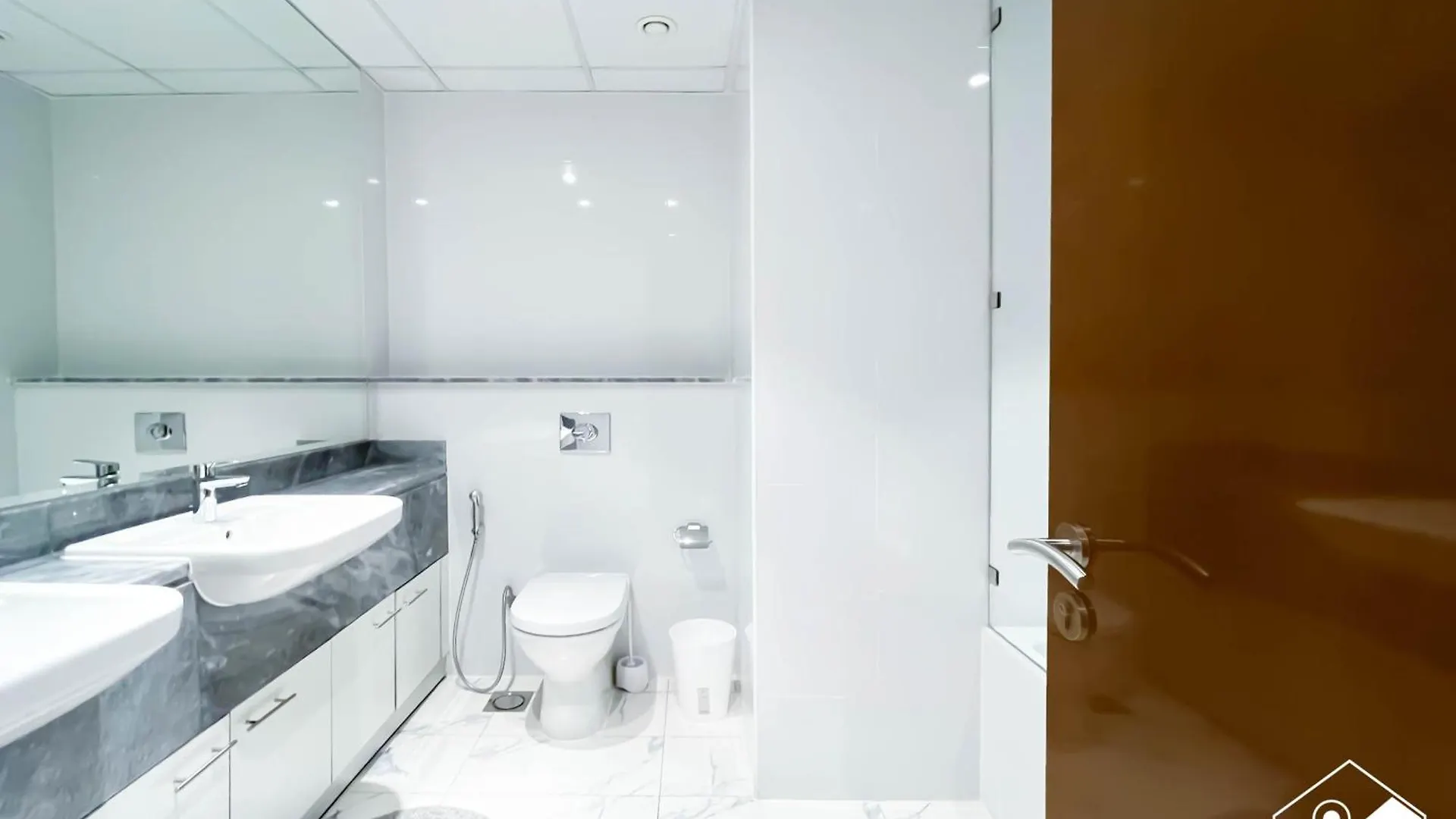 Apartmán Business Bay 2Br In Amna Tower & Canal Views Dubaj