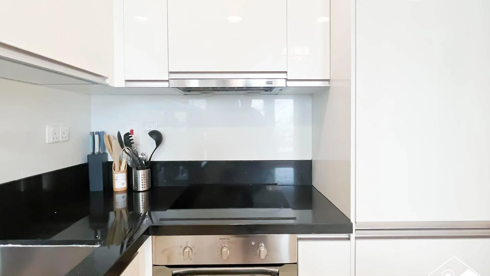 Business Bay 2Br In Amna Tower & Canal Views Dubaj Apartmán